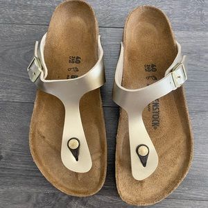Ladies “Gizeh” Birkenstock.
